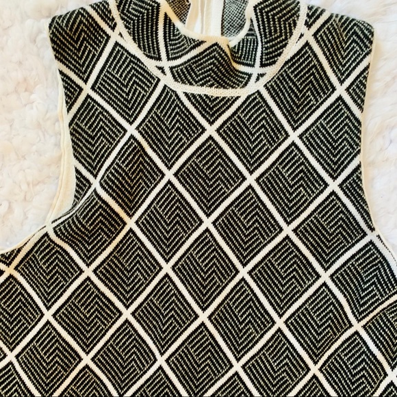 ROMEO & JULIET COUTURE Geo Print Knit Dress - Picture 2 of 6